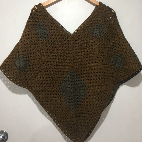 HANDMADE CROCHET PATCHWORK SHAWL SIZE M (TAKING OFFER BEST OFFER) - Picture 2 of 4